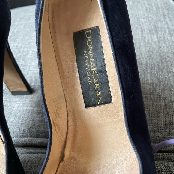 Donna Karan Blue suede upper pumps with Vibram sole 8.5 - Picture 2 of 7